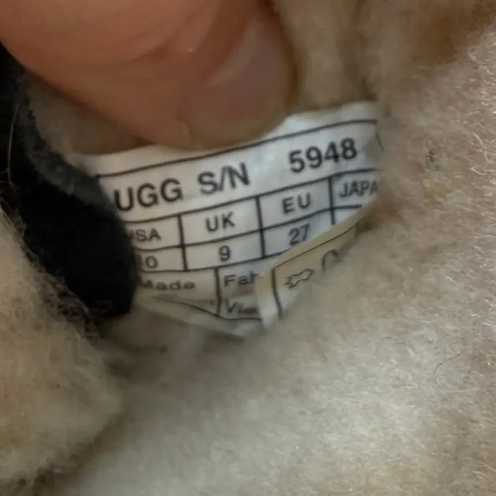 UGG black lil